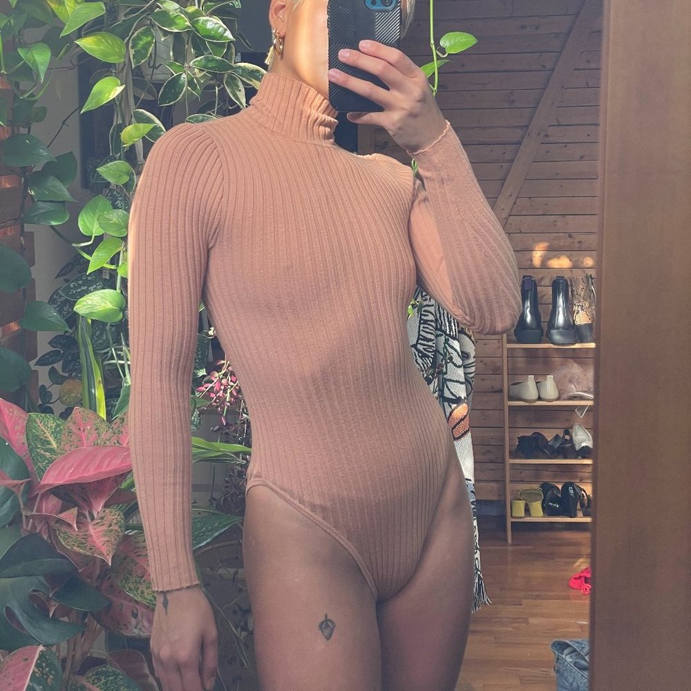 Giu Giu Ribbed Peach Turtleneck Bodysuit XS